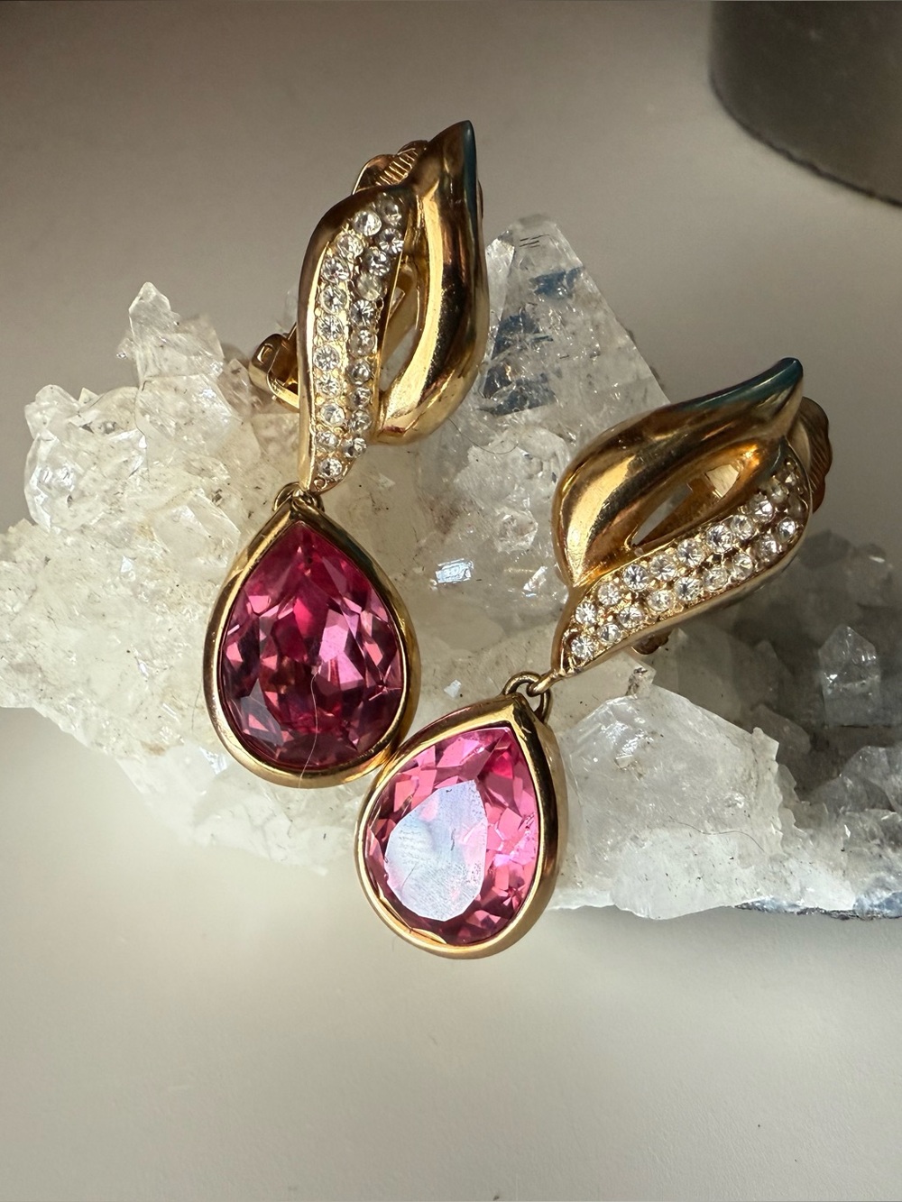 DIOR Gold-Tone Pink Teardrop Crystal Drop Earrings vintage clip on